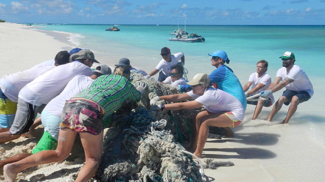 NOAA team conducts shoreline marine debris removal at Lisianski Island. 