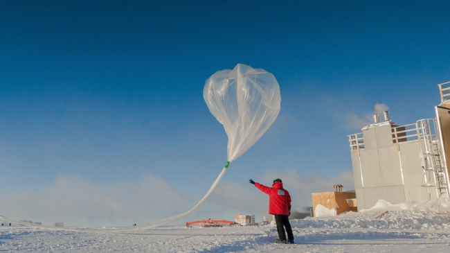 Researchers release a weather balloon carrying an ozone sonde, a lightweight sensor, during the 2016 ozone hole research season at the South Pole.