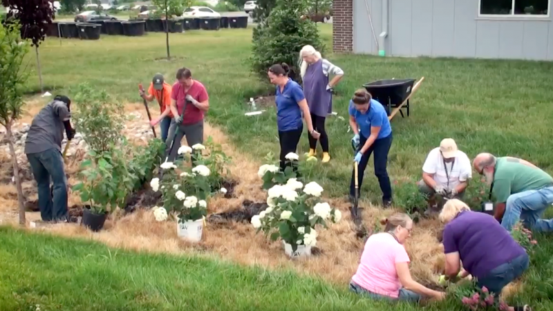 Rainscaping workshops give community members and leaders the knowledge and resources they need to implement rainscaping in residential or small public spaces. This workshop took place in 2019.