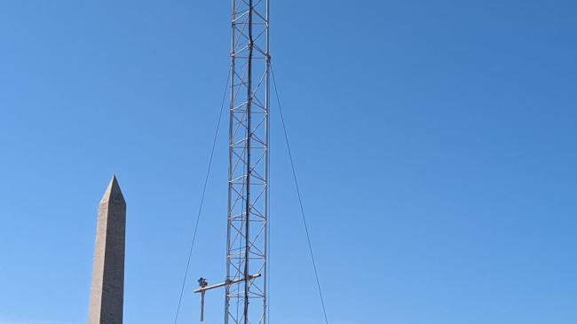 UrbanNet tower on the north side of the Herbert C. Hoover building roof in Washington, D.C.