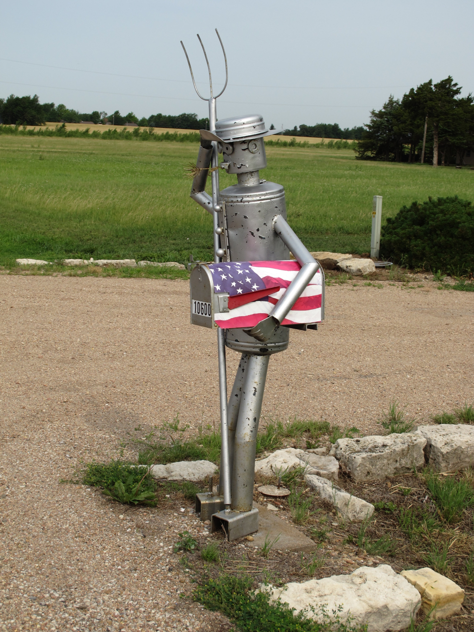 Dorothy's tin man - the world's best mailbox