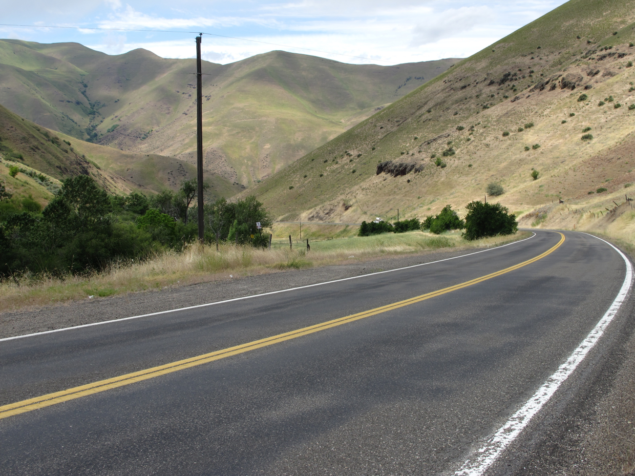 The descent into Hells Canyon, 2000 feet straight down into the canyon on IdahoState Highway 71