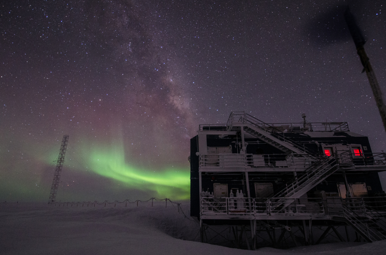 Aurora australis and Milky Way seen over NOAA Atmospheric Research Observatory