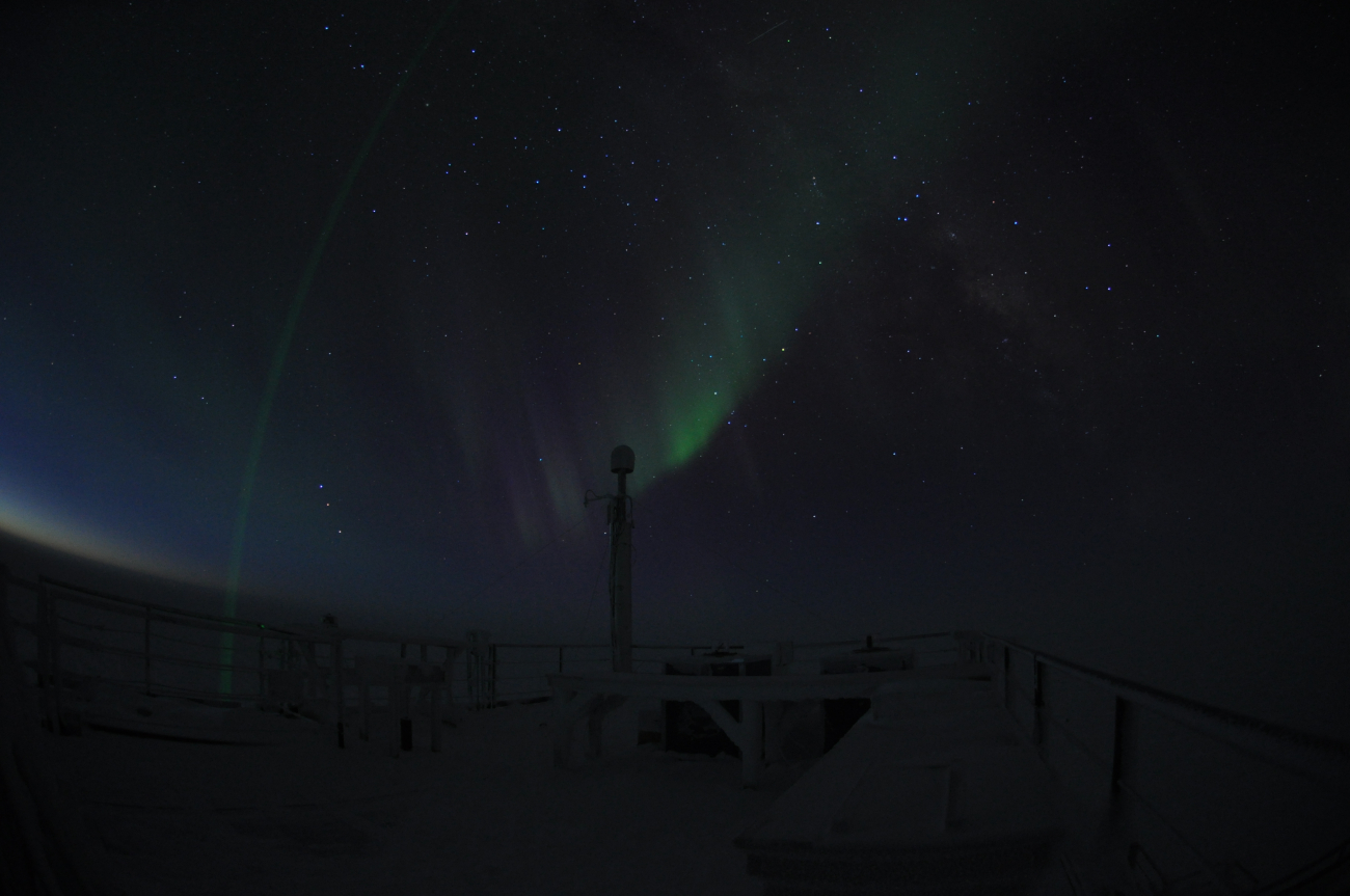 Aurora australis seen from the roof of the Atmospheric Research Observatory atSouth Pole Station