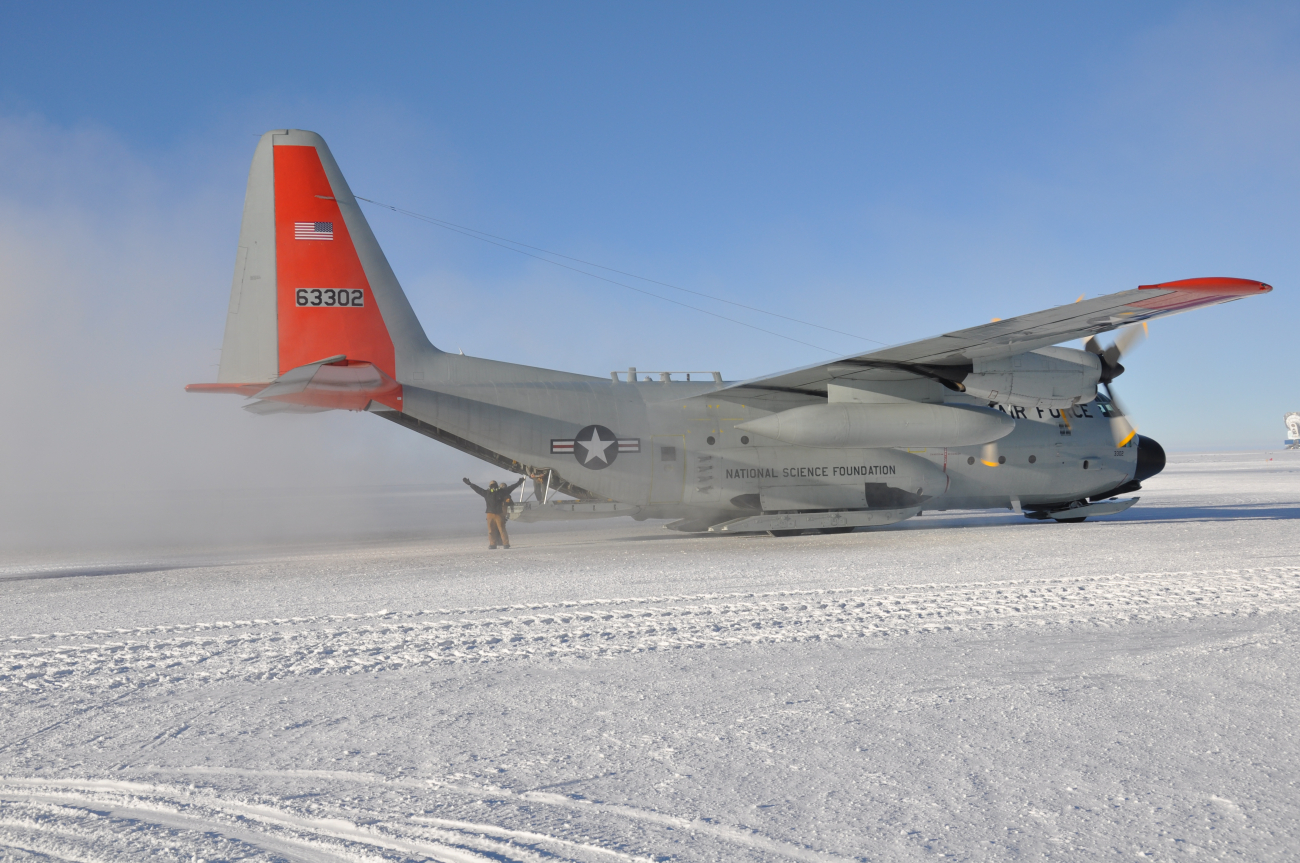 Last flight in to South Pole Station in fall