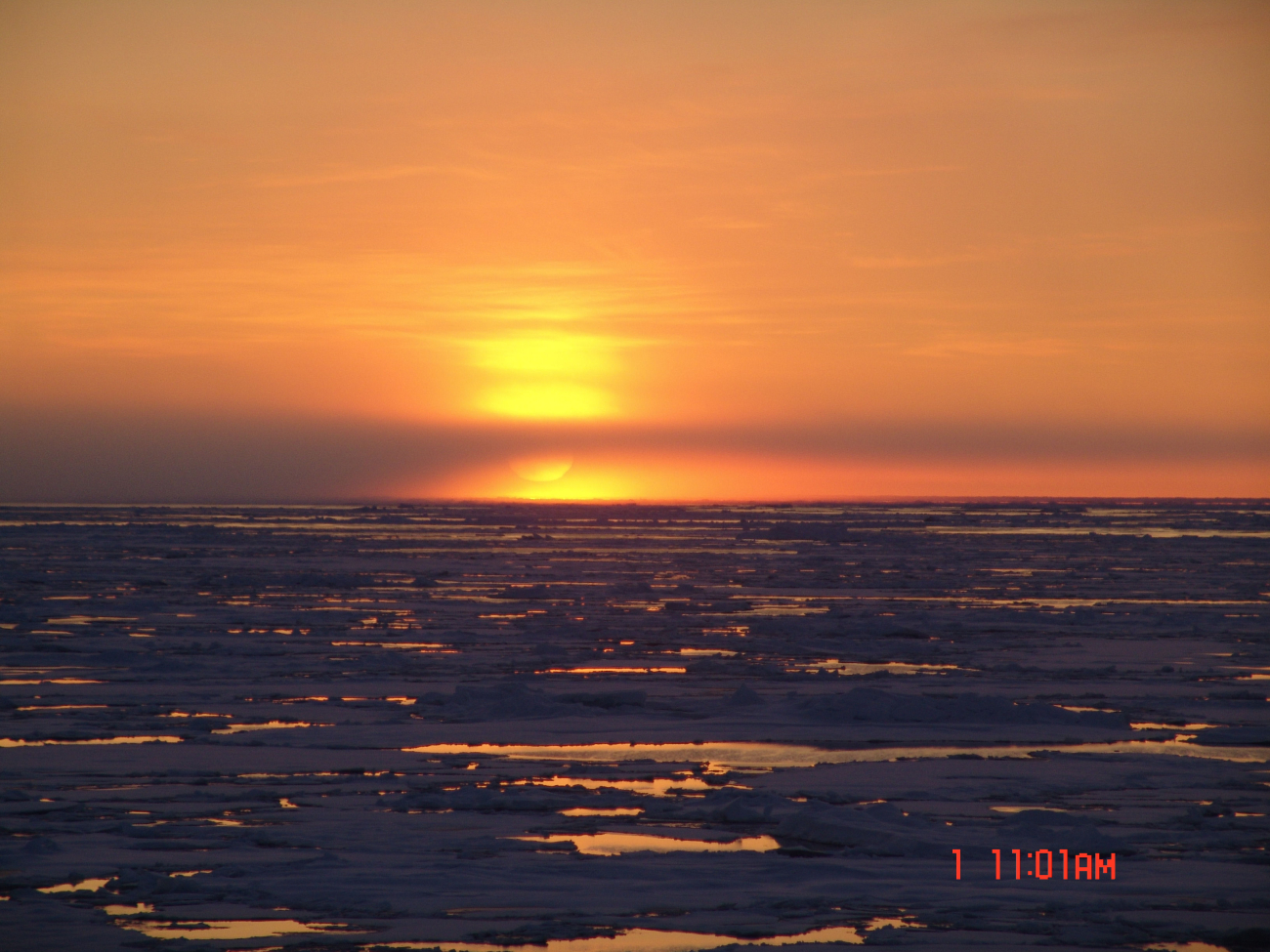 An impressive Arctic land-and sunscape