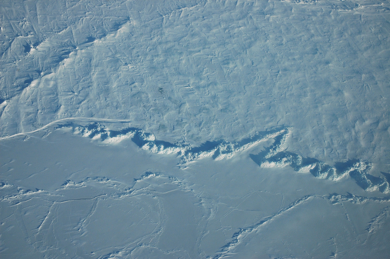 A large pressure ridge with a curious zig-zag pattern