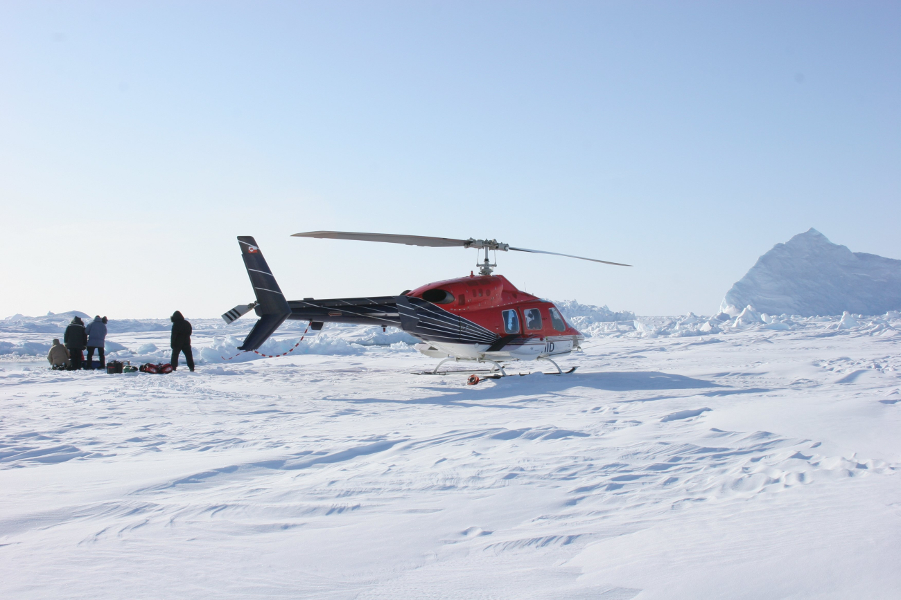 Oceanographic data were collected from helicopter on the frozen sea iceof Baffin Bay during the 2007 narwhal expedition