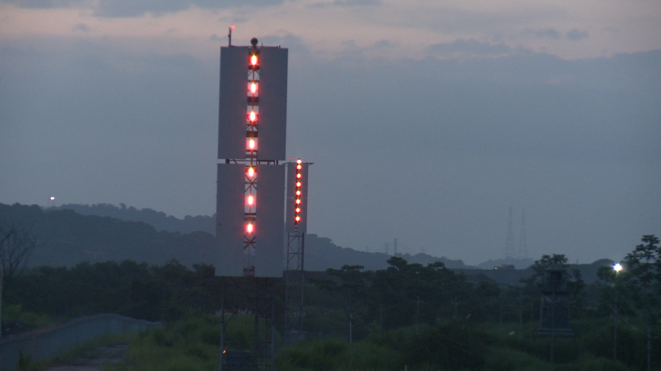 Range markers noting channel center when entering Panama Canal fromPacific side