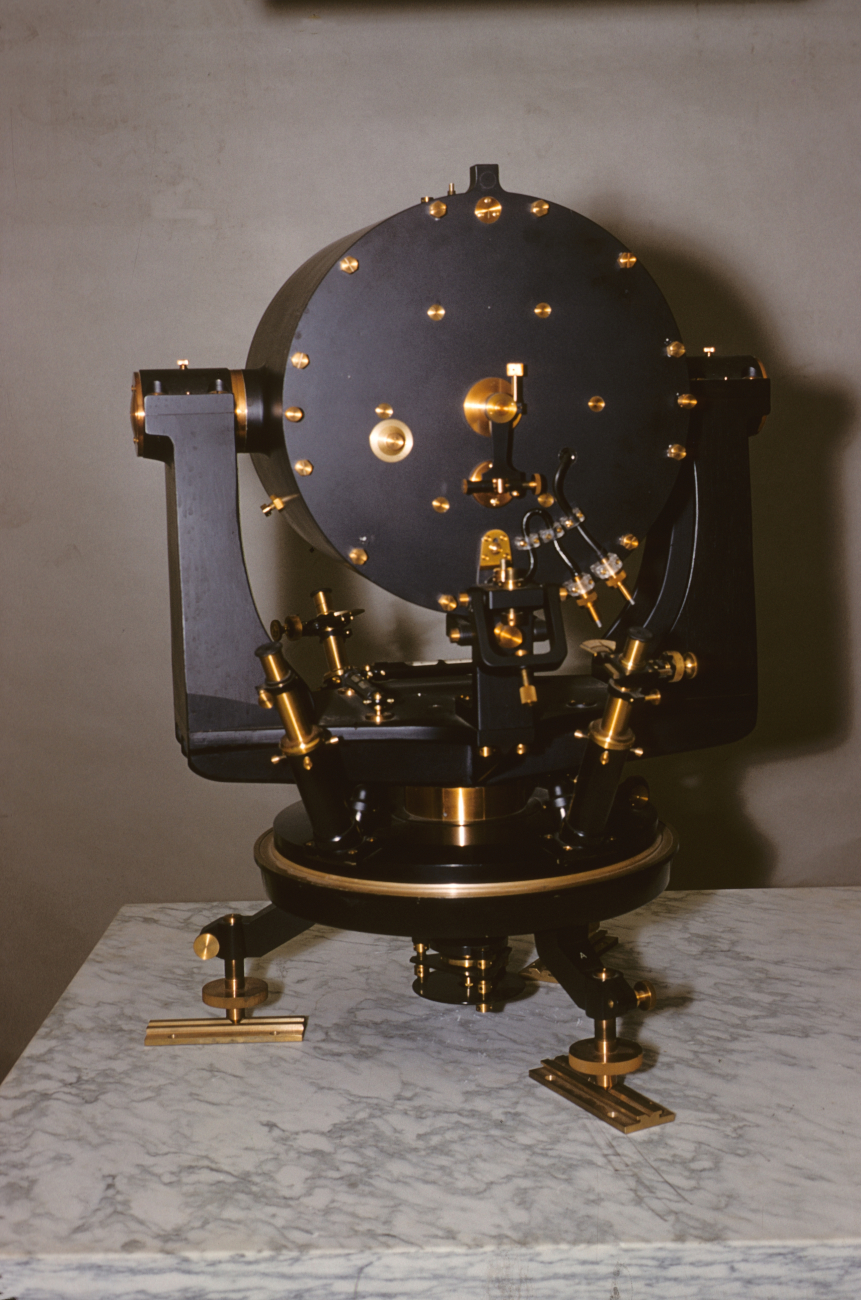 A magnetic instrument