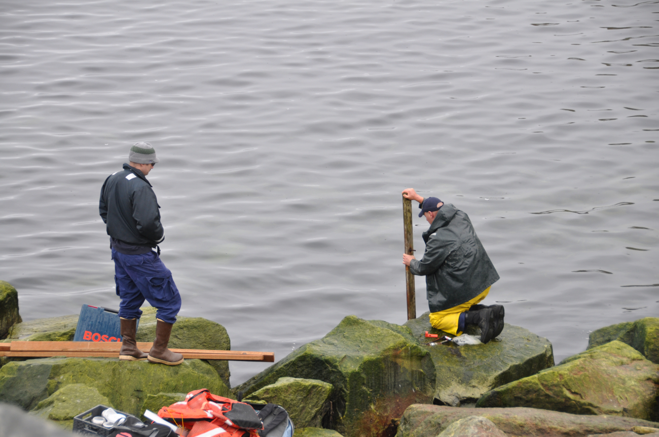 Installing tide staff
