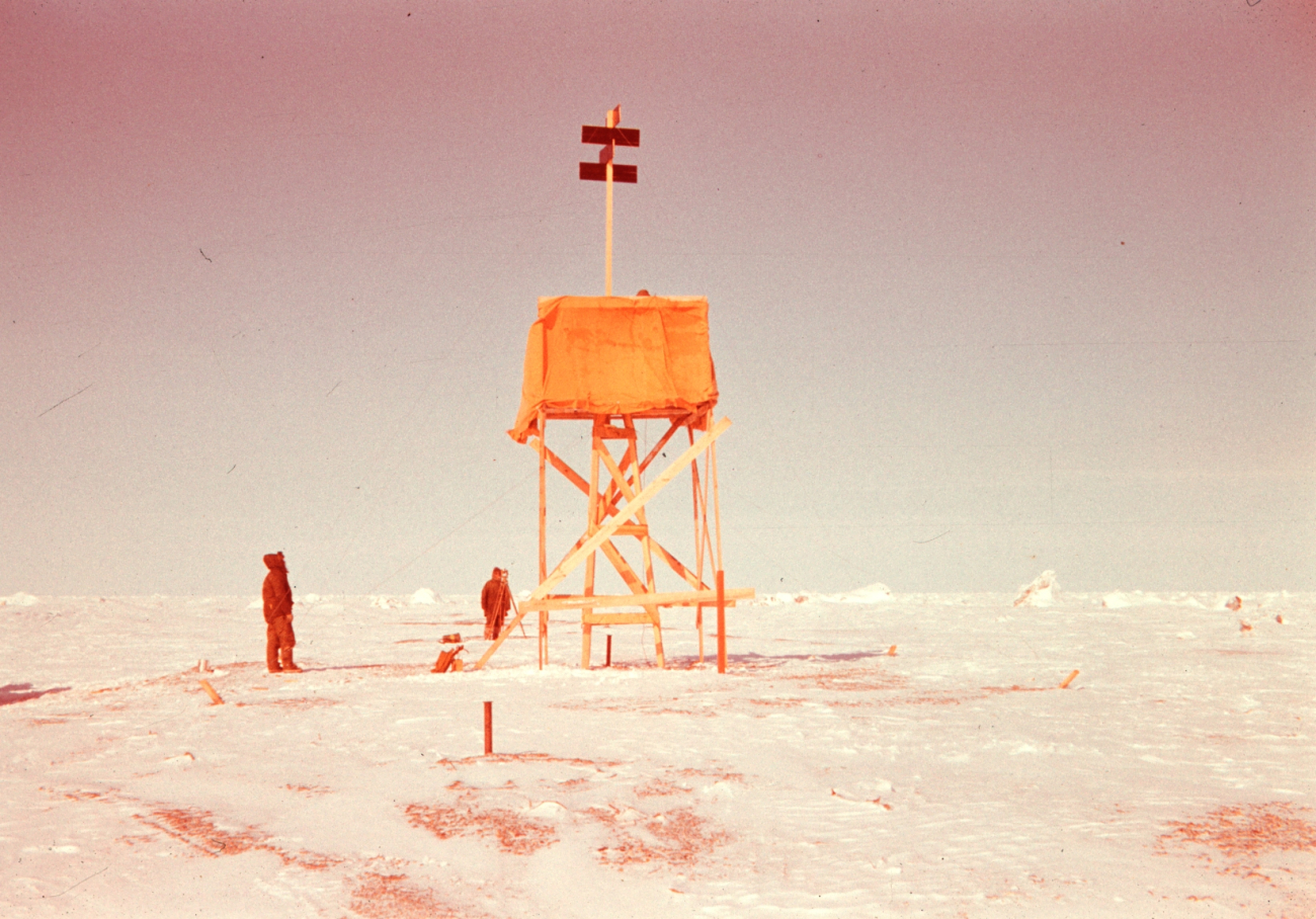 Observing tower with wind screen