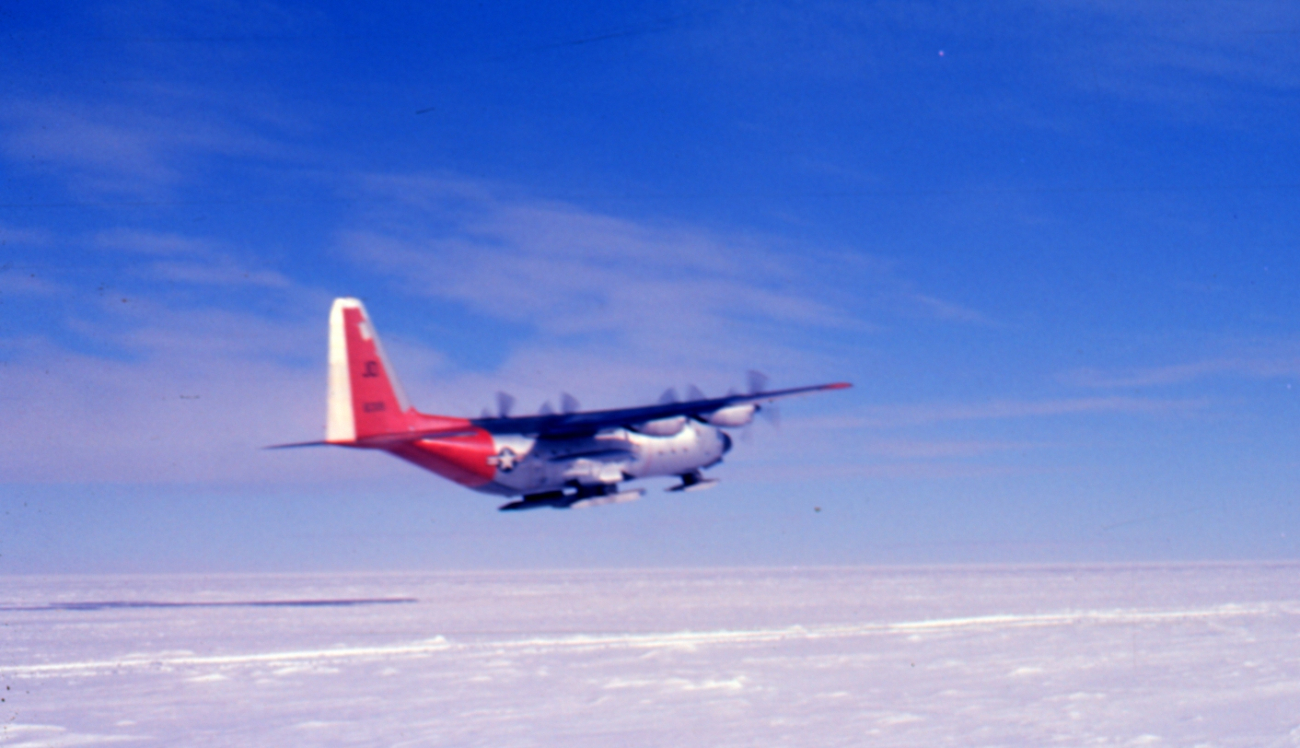 Ski-equipped C-130 on its way back to McMurdo Sound from the South Pole
