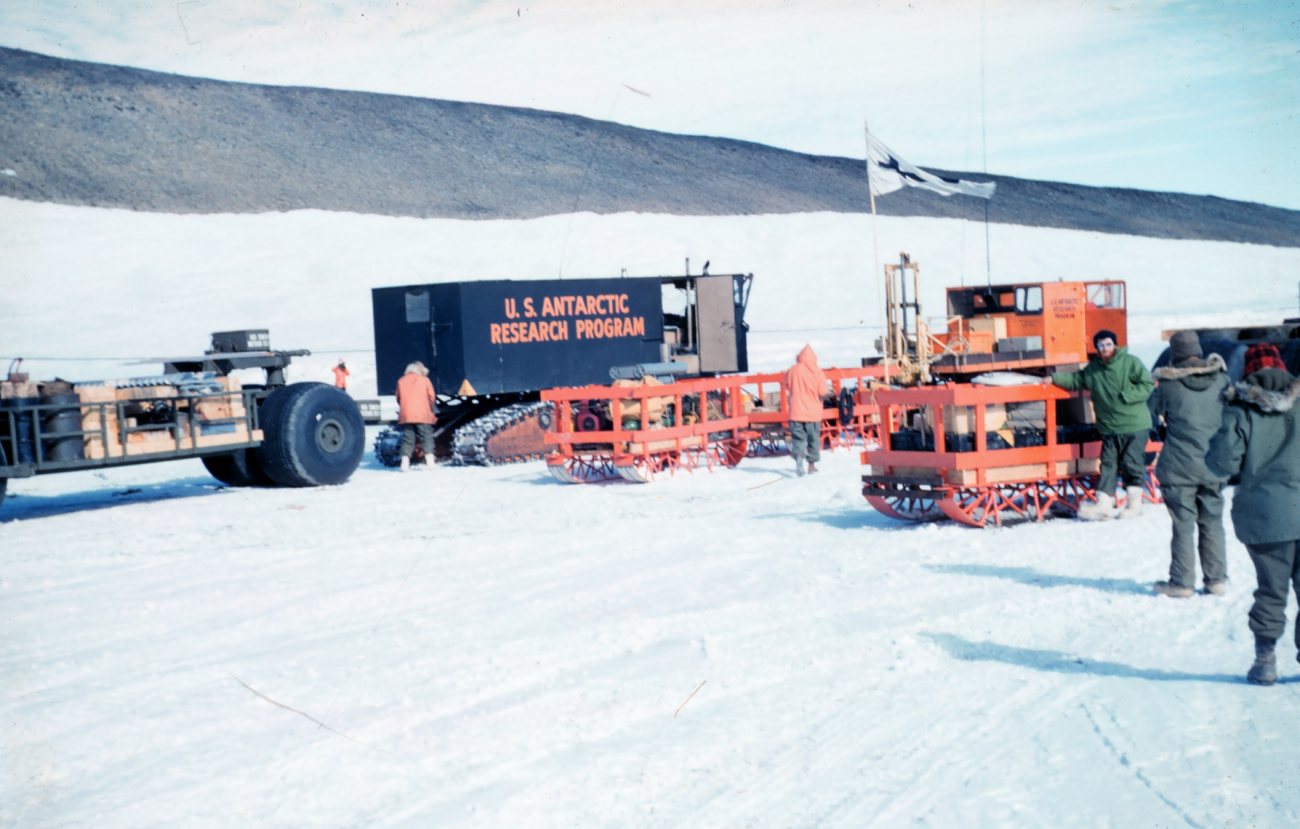 Tractor-train on Skelton Glacier leaving McMurdo Station for South PoleMcMurdo Station to South Pole traverse