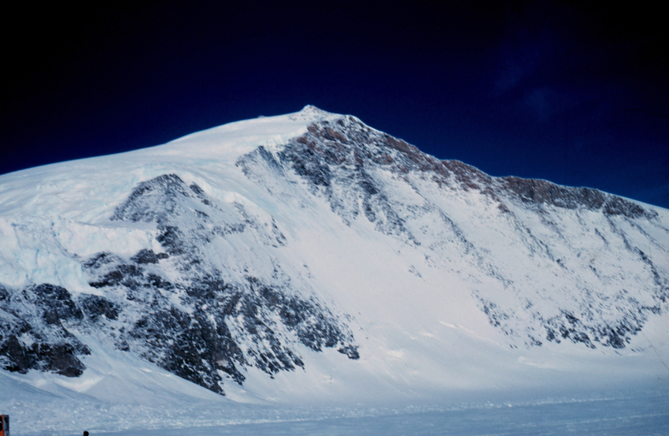 Mountain on the south side of Skelton GlacierMcMurdo Station to South Pole traverse