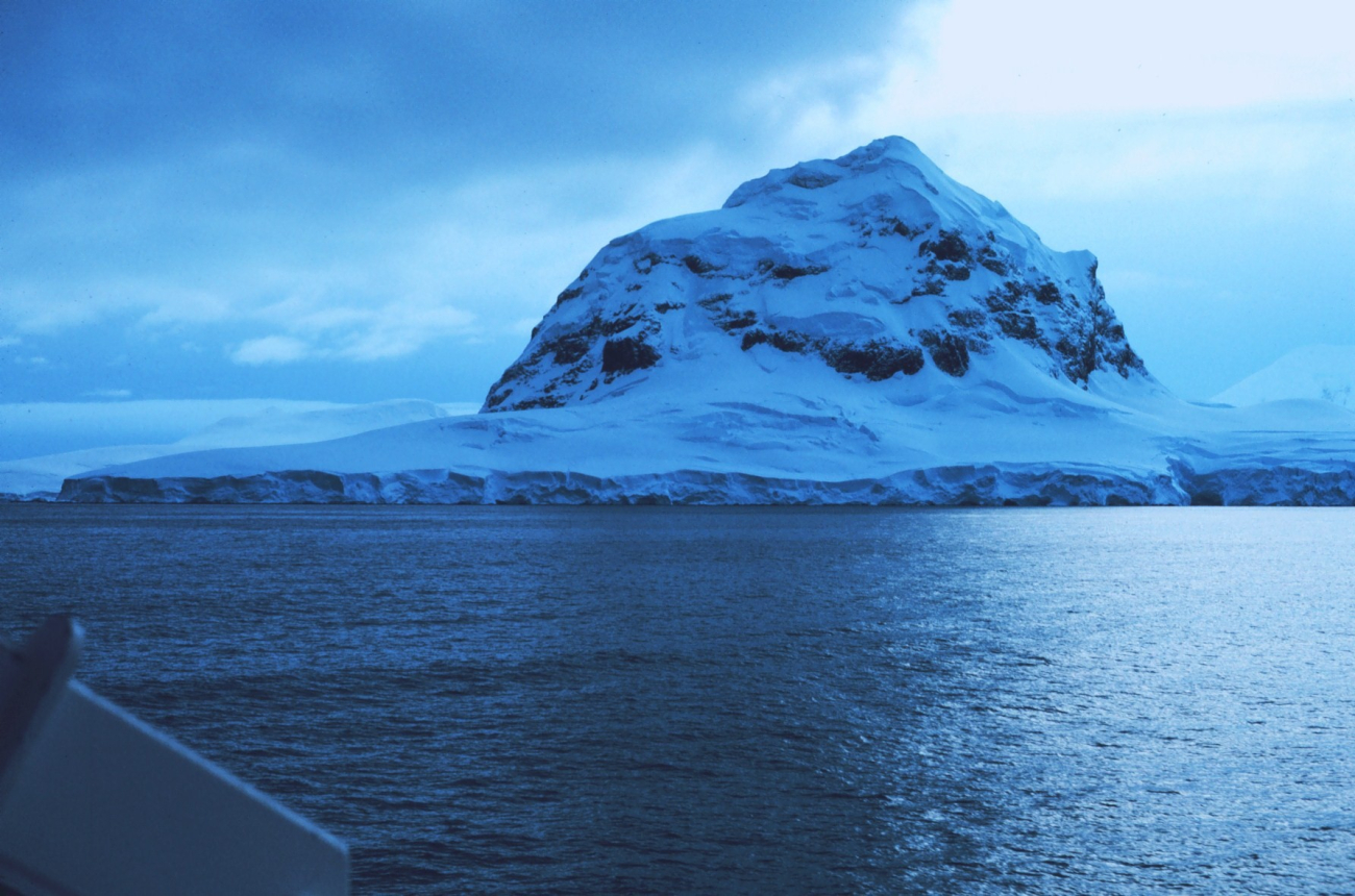 Cruising along the Antarctic Peninsula on the POLAR DUKE