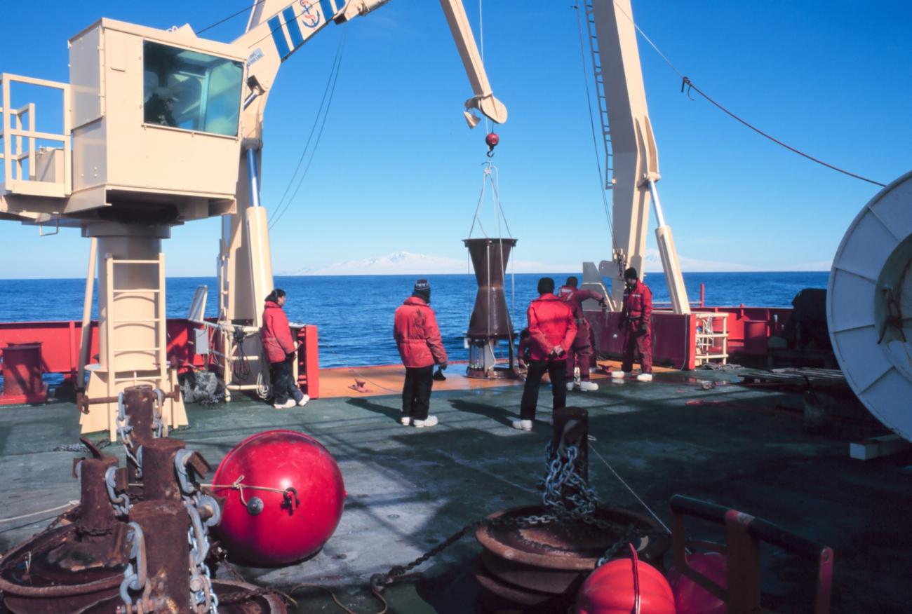 Deploying a sediment trap on a mooring along the Ross Ice Shelf