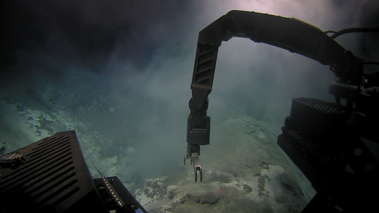 Deep Discoverer manipulator arm deployed and ready to obtain sample inarea of hydrothermal venting
