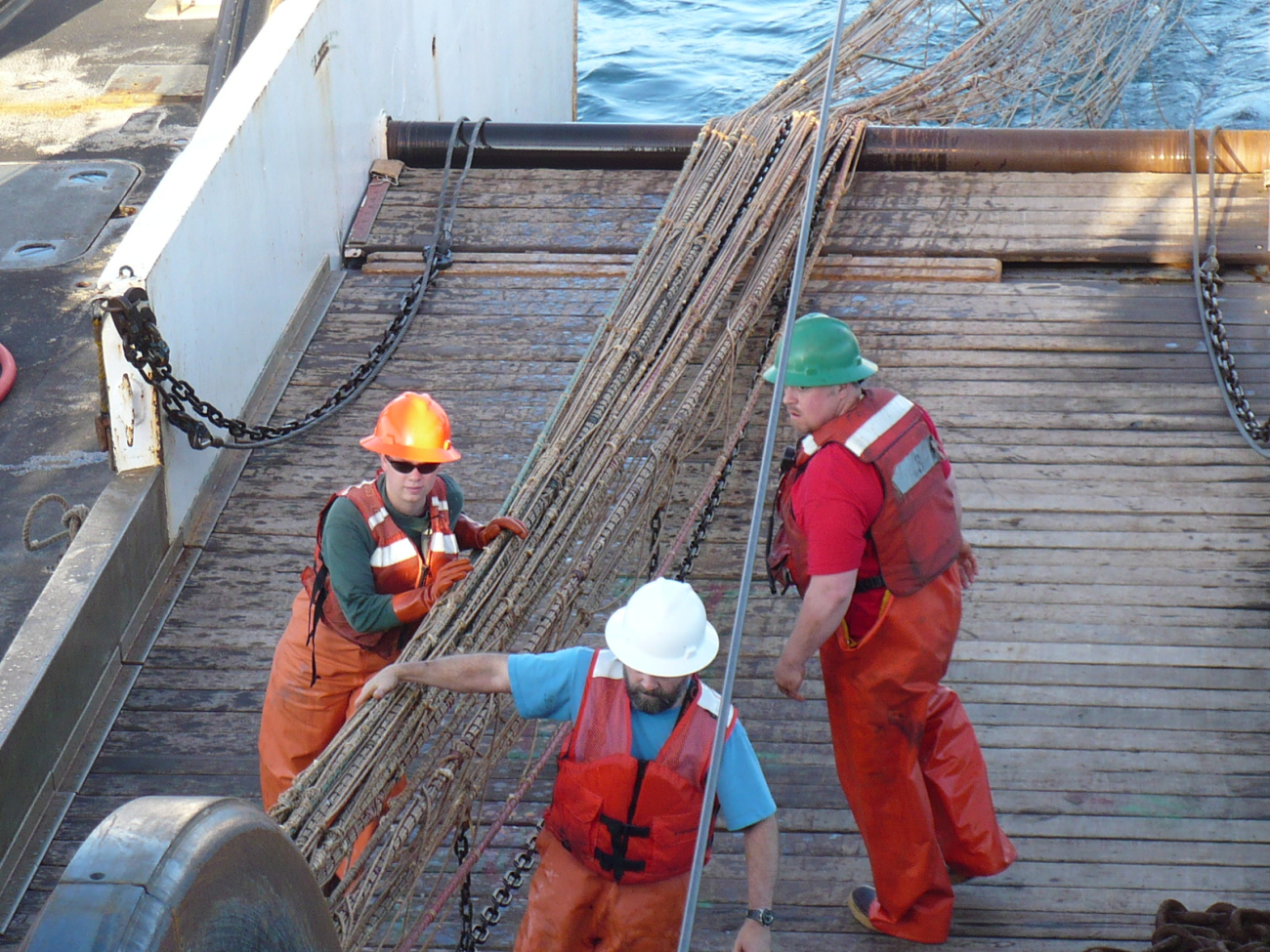 Recovering net during trawl operations