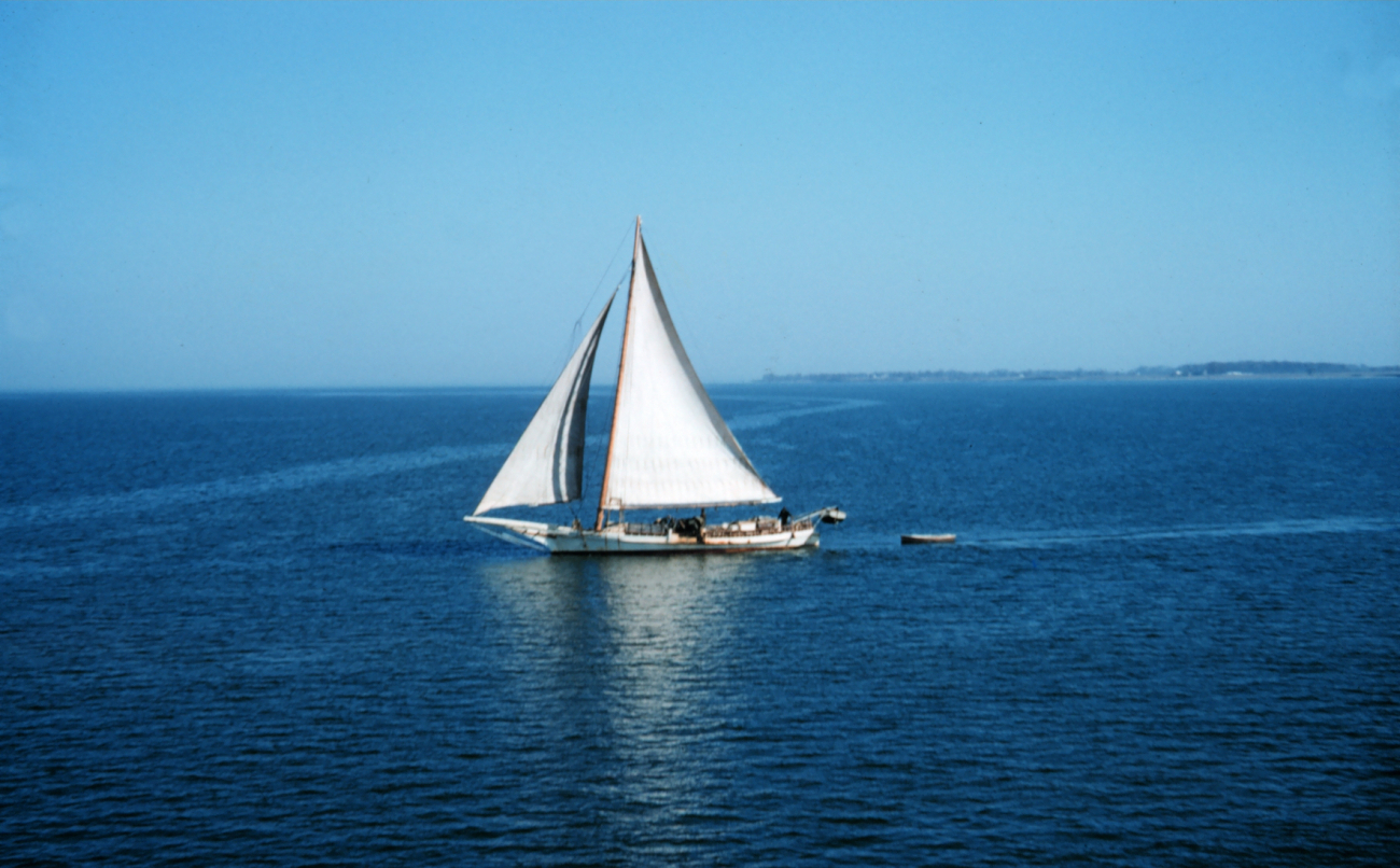 A Chesapeake Bay skipjack underway