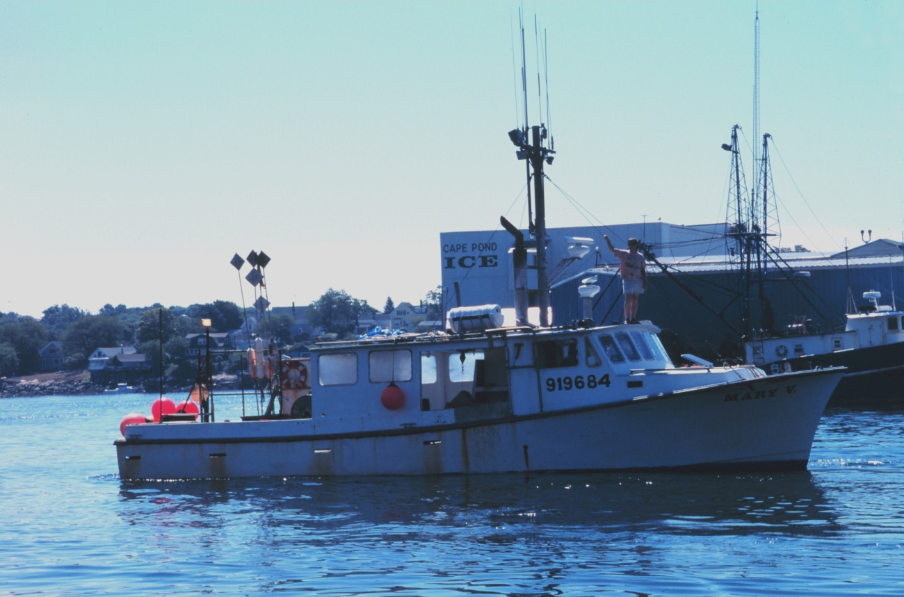 F/V MARY G heading to sea for yellowfin tuna