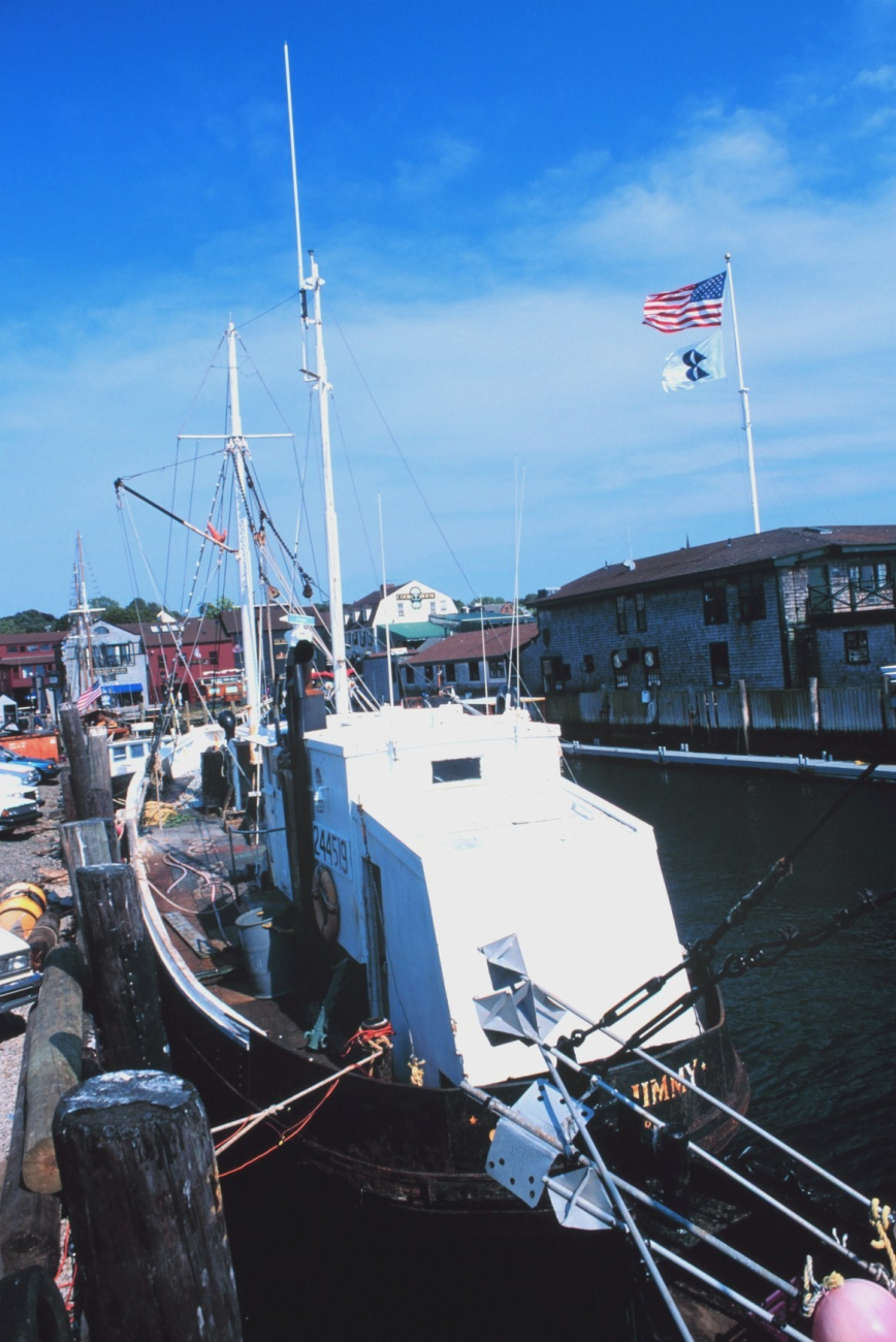 Commercial lobster boat tied up at Aquidneck Lobster Co