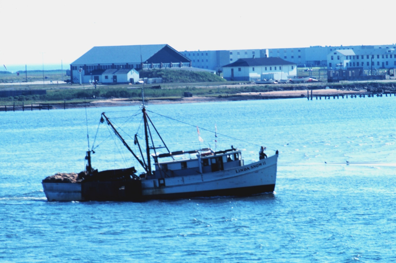 Deploying a clam dredge in nearshore waters