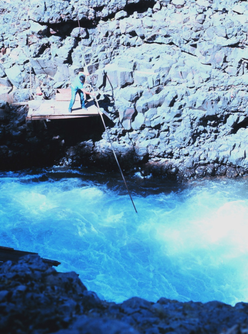 Native American dipnet fishing on the Klickitat River