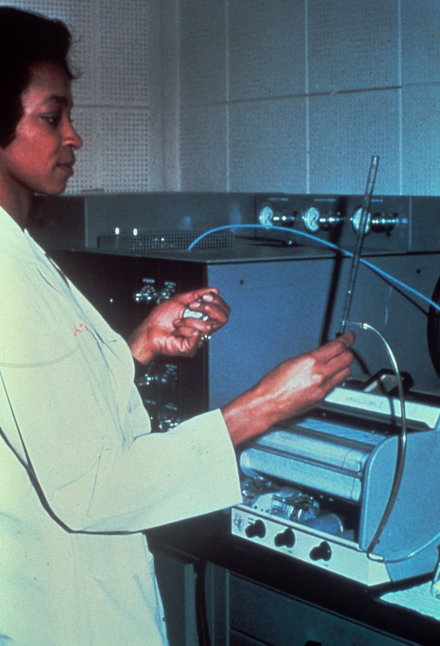 Operating laboratory equipment