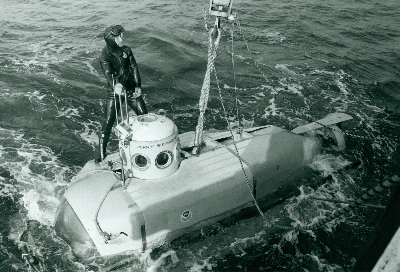 Retrieving Perry PC 8 submersible