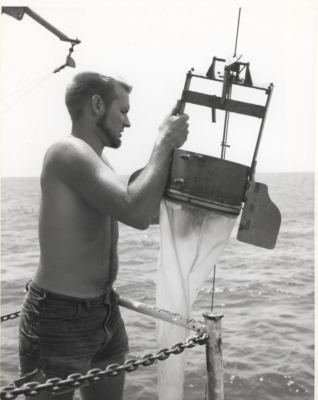Deploying a discrete plankton sampler from the BCF Ship GERONIMO 