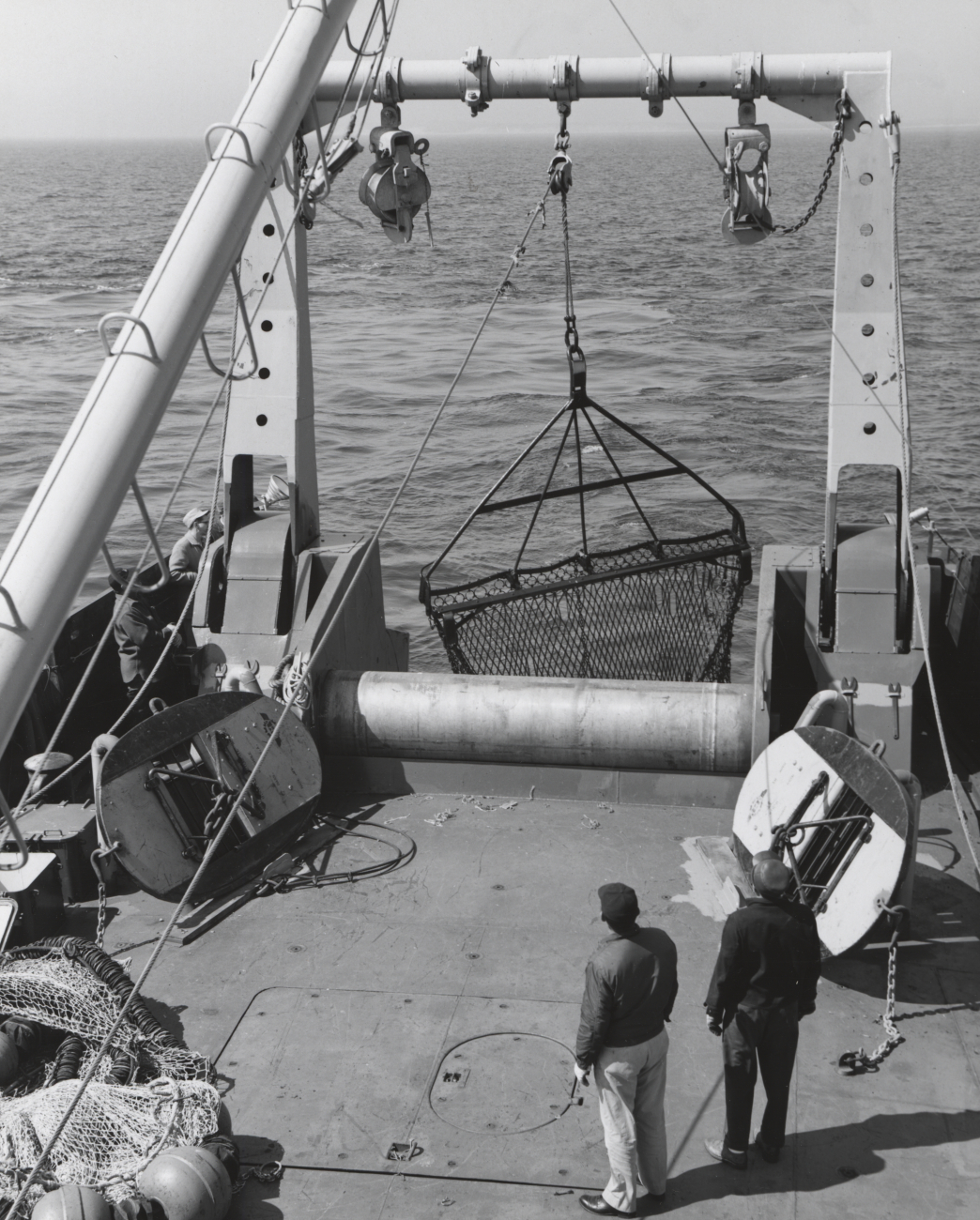 Lowering sea scallop dredge on the ALBATROSS IV