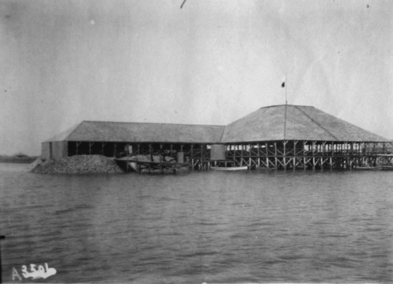 Matagorda Bay, TX, public pavilion, rented quarters for oyster shuckingby Mr