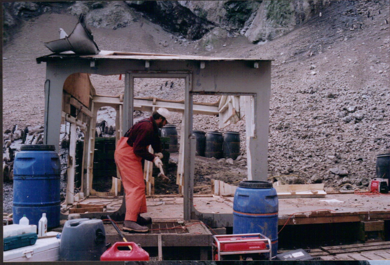 In the late 1990s, AMLR scientists dismantled and removed the Seal Island station