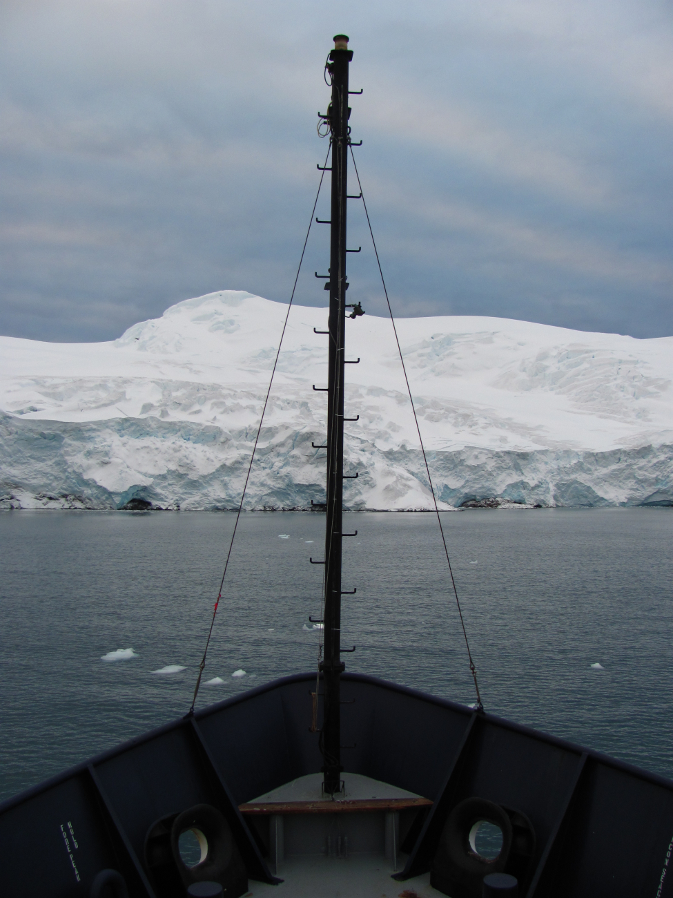 A view from the bow of the R/V Moana Wave provides spectacular Antarcticglaciers and calm seas, a rare occurence in the Southern Ocean