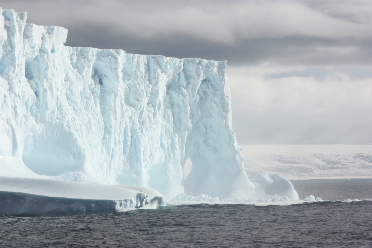 The edge of a tabular iceberg