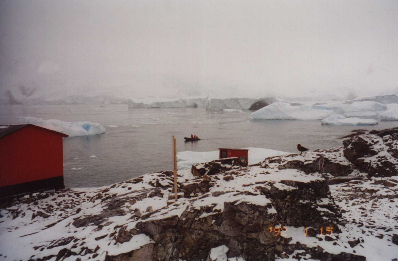 AMLR scientists visit the Primavera Base on the Antarctic Peninsula duringan annual survey