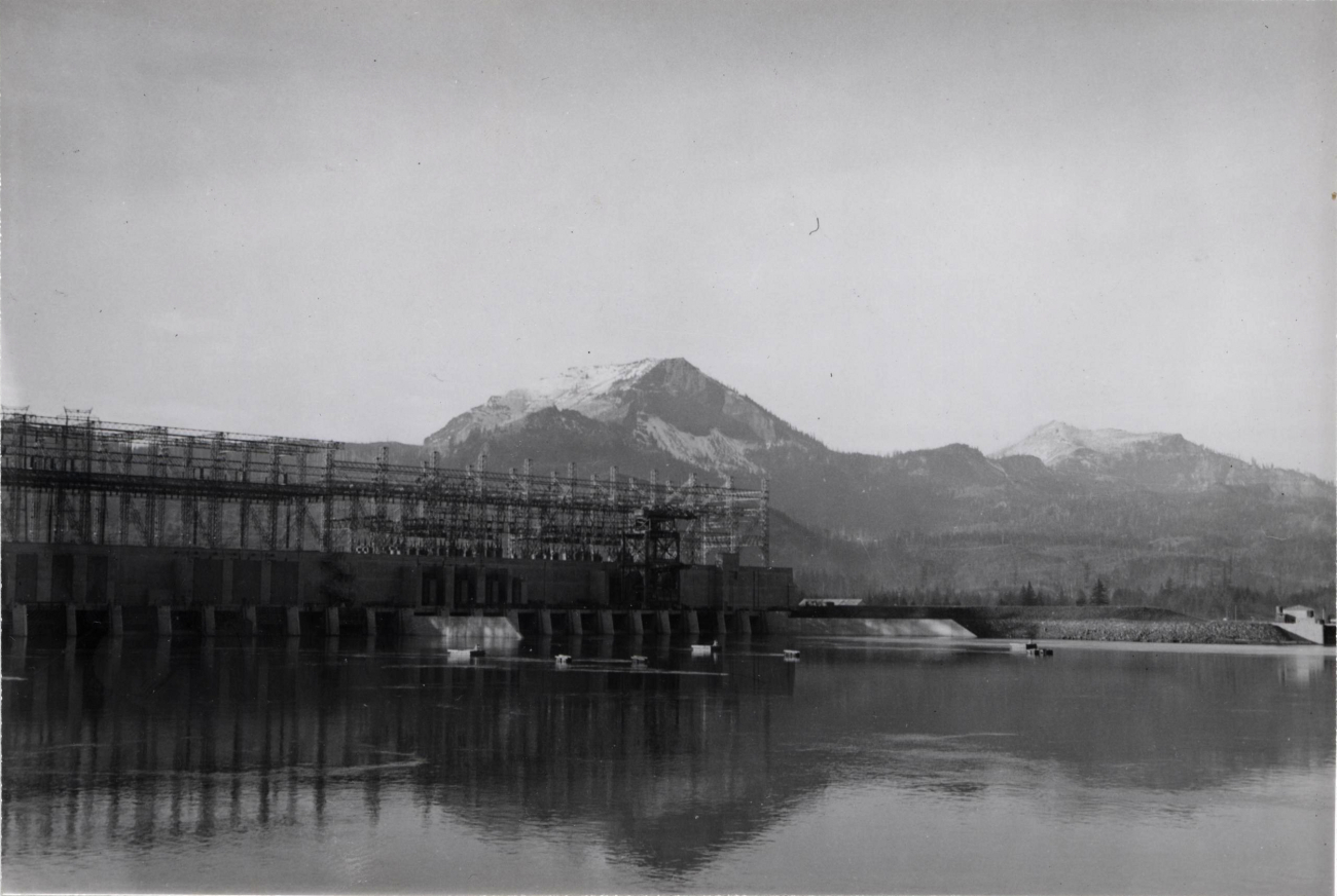 Bonneville Dam forebay showing rafts and floats holding fyke nets in postion