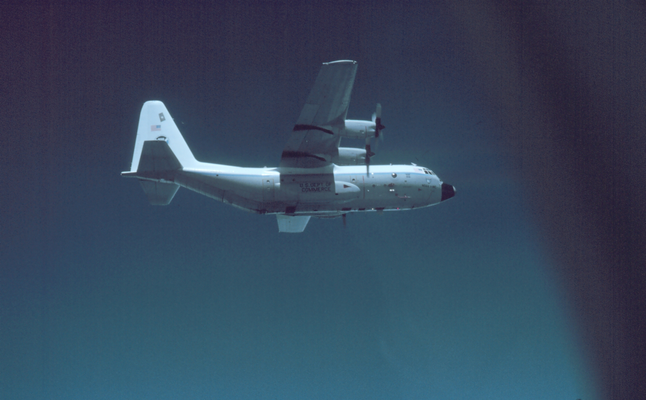 NOAA C-130 N6541C in flight