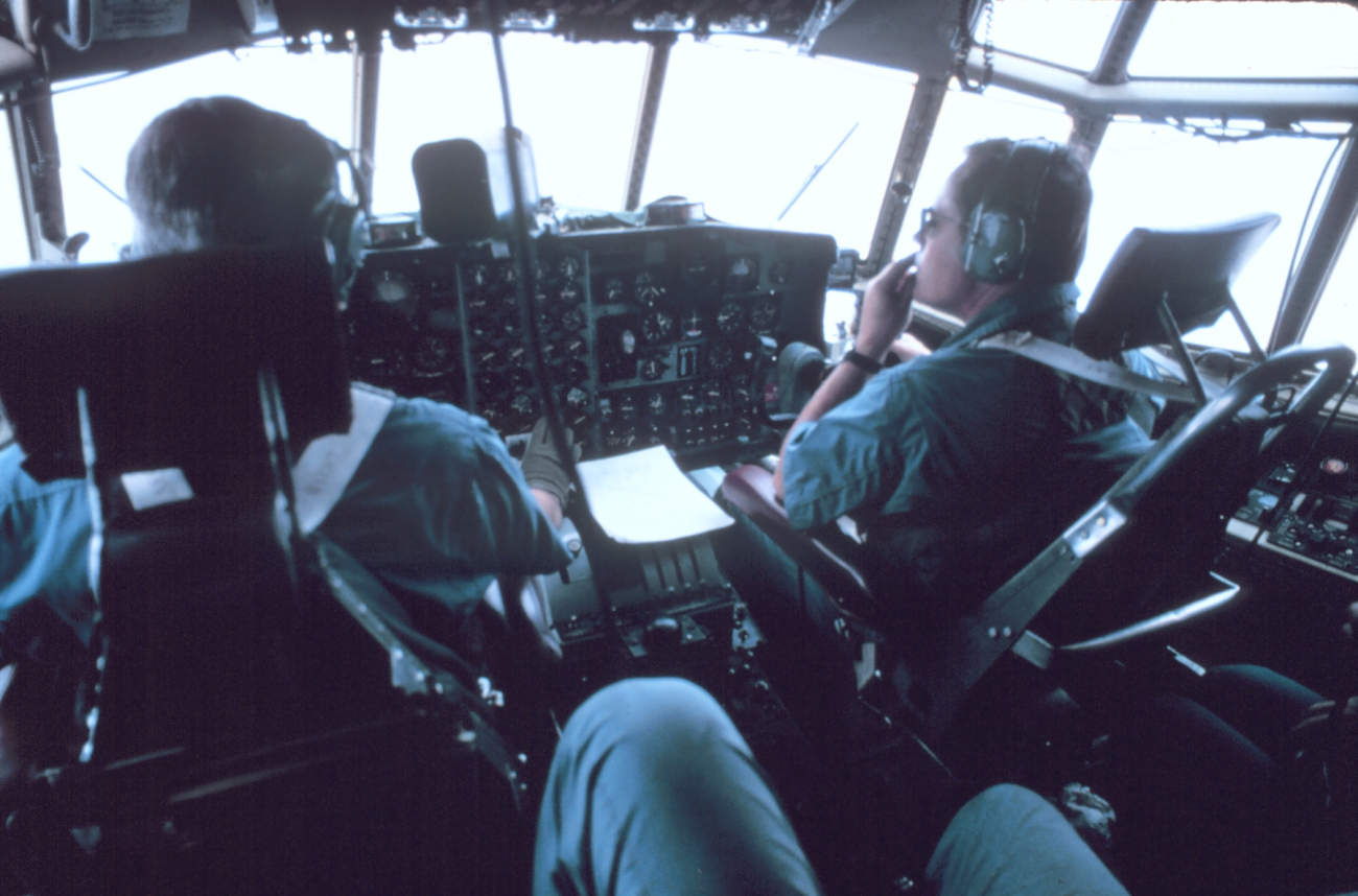 Cockpit of NOAA C-130 N6541C
