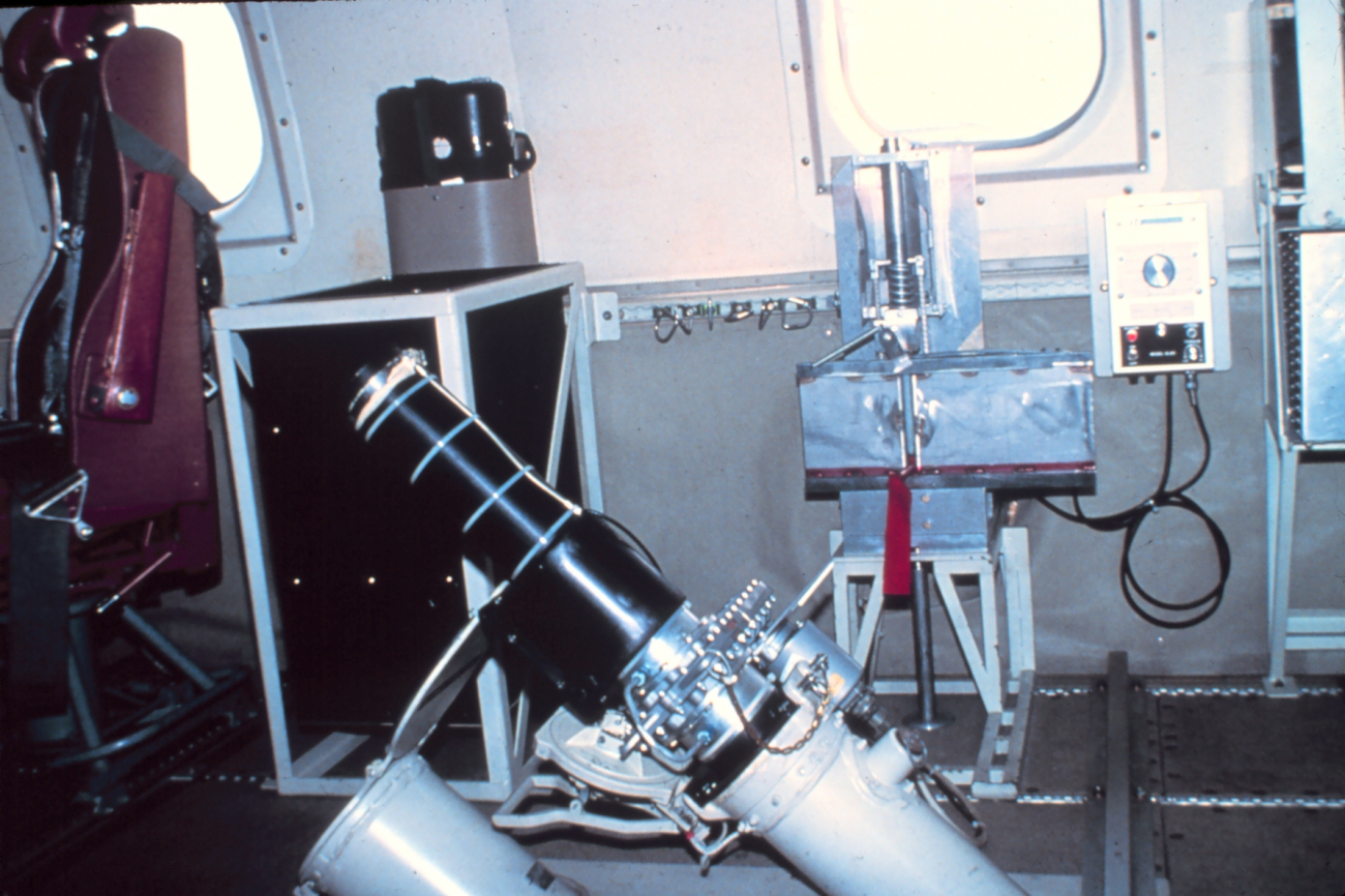 Dropwindsonde station and airborne expendable bathythermograph station on P-3