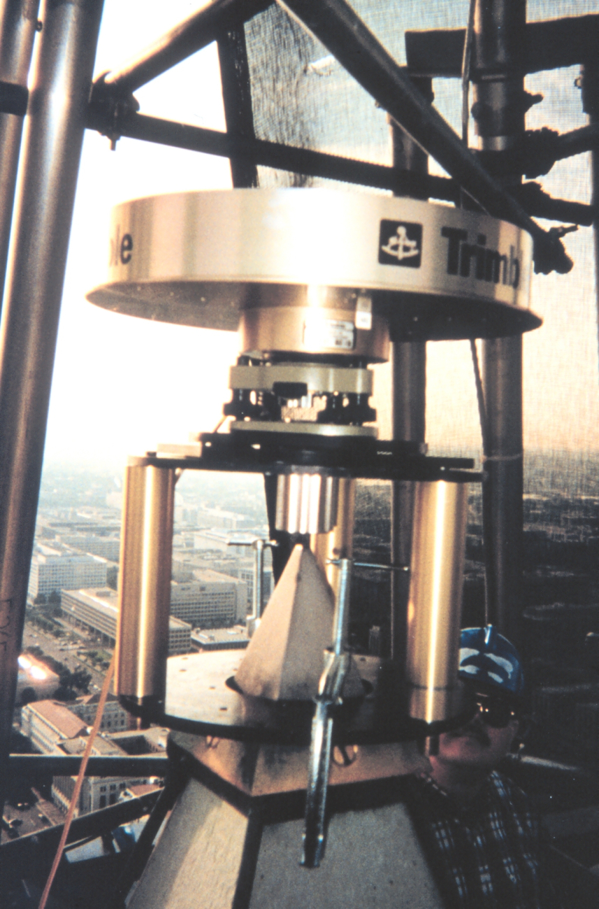 Mount used for placing GPS receivers on top of the WashingtonMonument