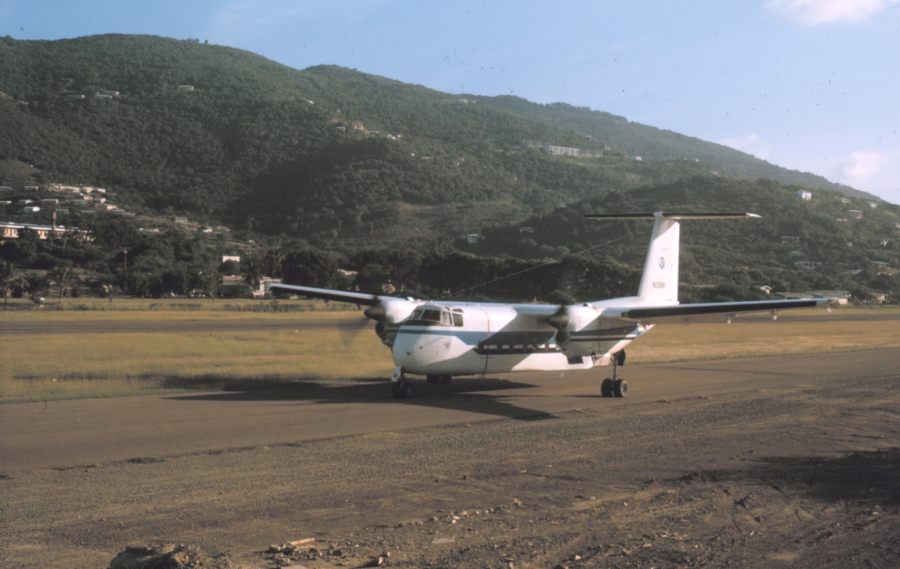 NOAA de Havilland Buffalo N13689 taxiing in Virgin Islands