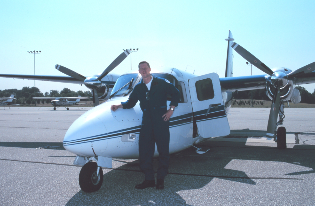 Aerial photographer Sean Linehan with the Rockwell Turbo Commander N53RF