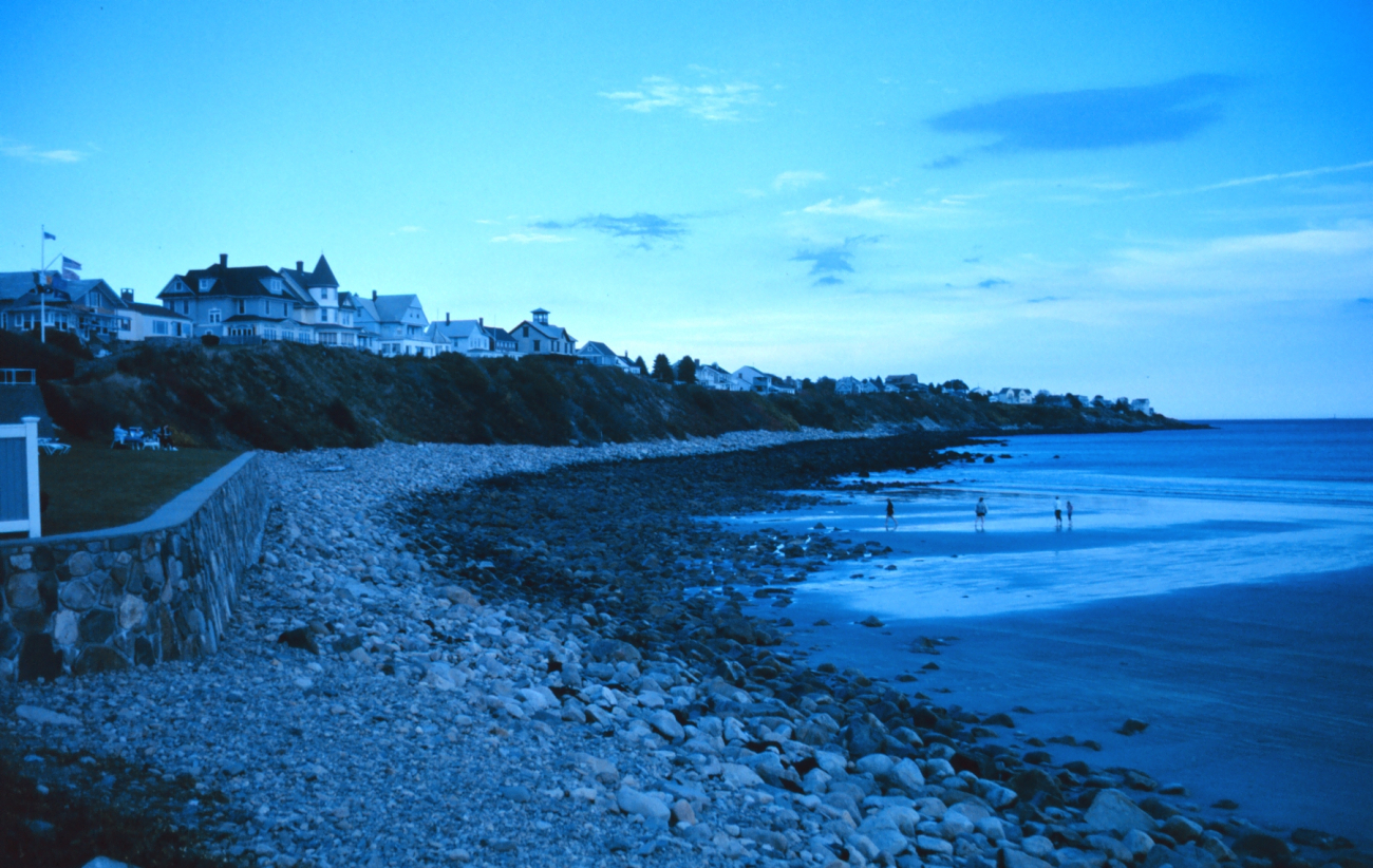 A view at low tide along the shore