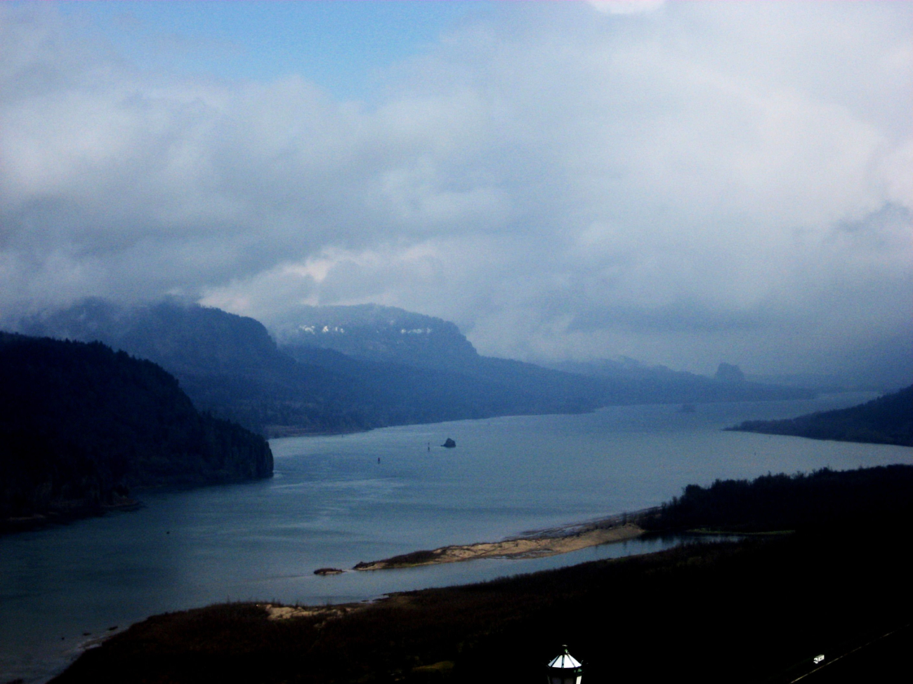 Looking up the Columbia River in the Columbia River Gorge
