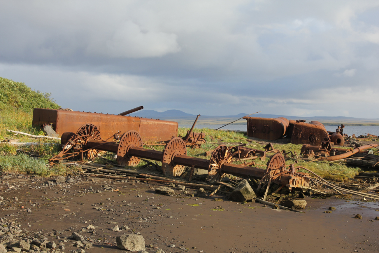 Paddlewheels and boilers of derelict Yukon River steamers