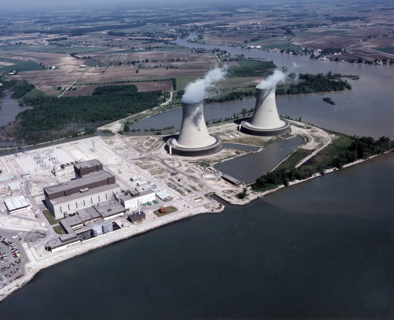 Enrico Fermi Nuclear Generating Station near Monroe, Michigan