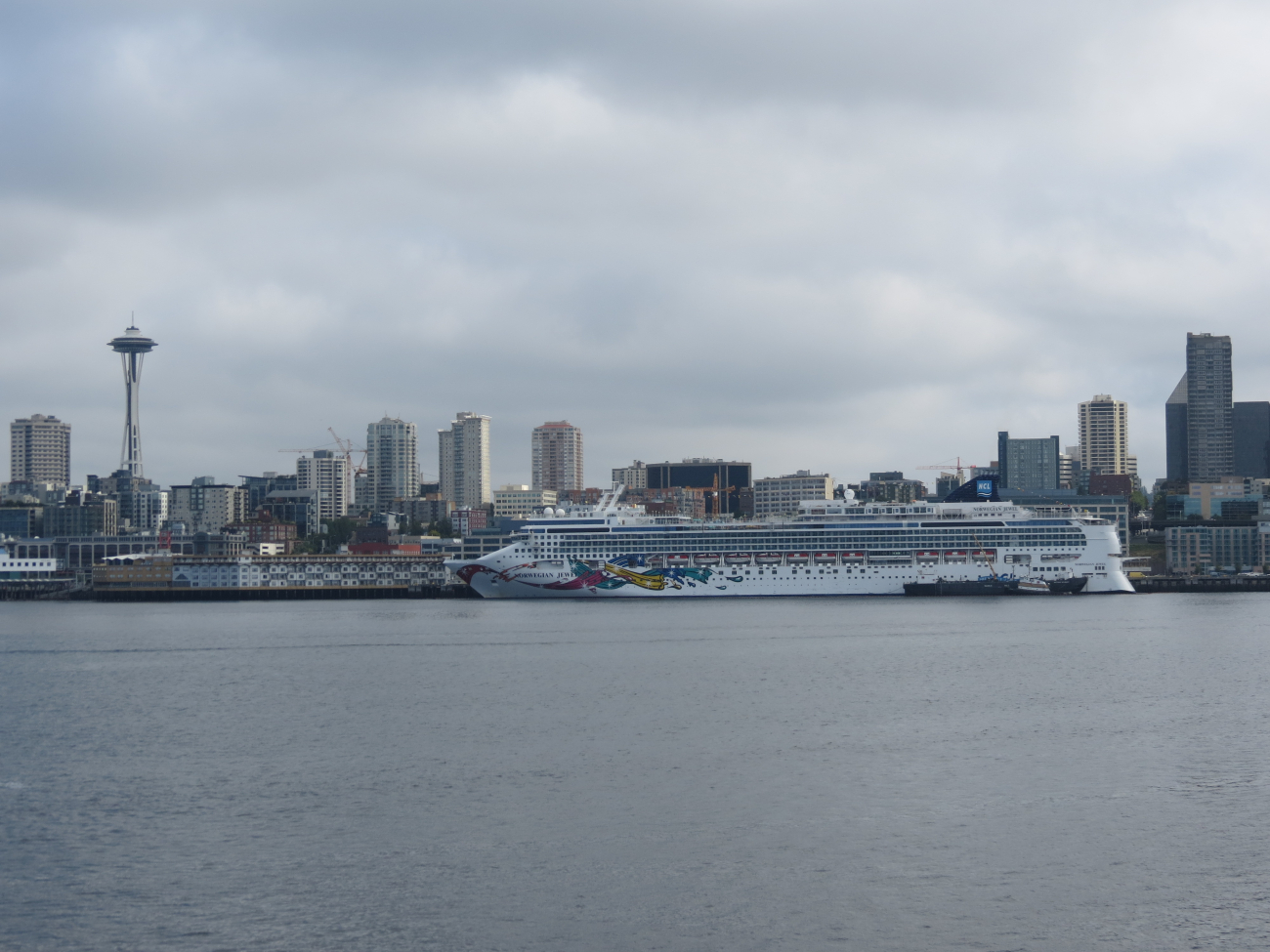 Seattle Space Needle and a large cruise ship, the NORWEGIANJEWEL, on the Seattle waterfront