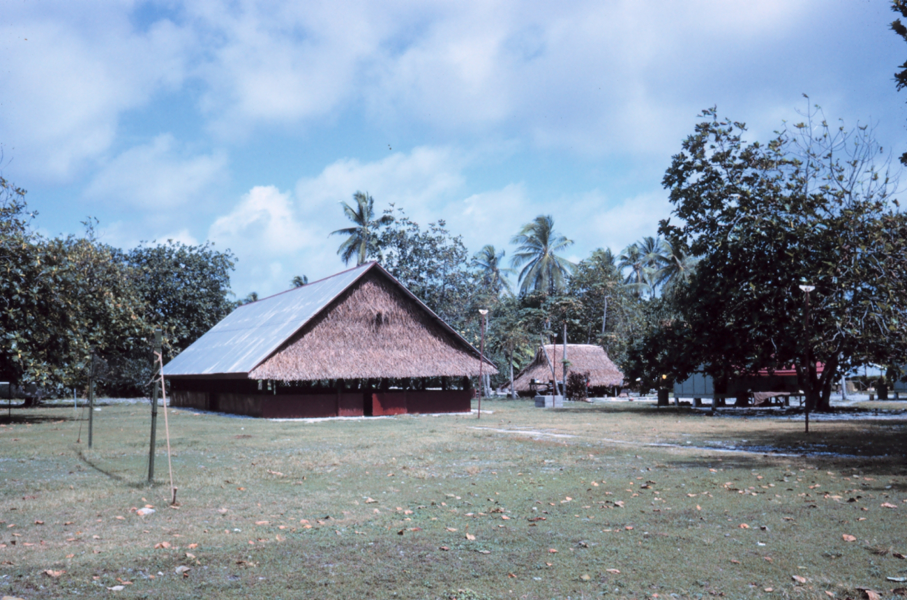 Men's meeting house presided over by island chief